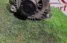 Генератор для Nissan X-Trail 2003 года на фотографиях