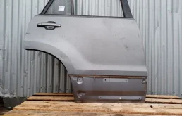 Дверь задняя правая для Suzuki Grand Vitara 2007 года на фотографиях