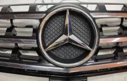 Решетка радиатора для Mercedes-Benz M class 2015 года на фотографиях