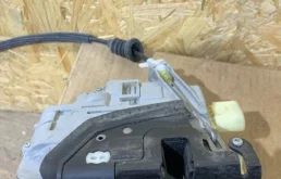 Центральный замок для Volkswagen Passat 2005 года на фотографиях