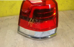 Фонарь левый для Toyota Land Cruiser 2013 года на фотографиях