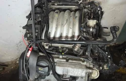 Двигатель без навесного для Audi A4 2003 года на фотографиях