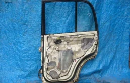 Дверь задняя правая для Suzuki Grand Vitara 2004 года на фотографиях