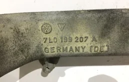 Подрамник двигателя для Volkswagen Touareg 2004 года на фотографиях