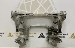 Подрамник двигателя для BMW 5er 2021 года на фотографиях