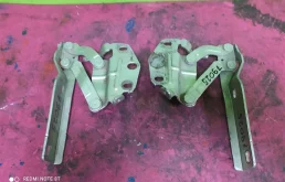 Петля капота правая для Volkswagen Passat на фотографиях