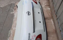 Крышка багажника для Nissan Almera 2018 года на фотографиях