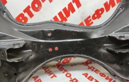 Подрамник двигателя для Toyota RAV4 2000 года на фотографиях