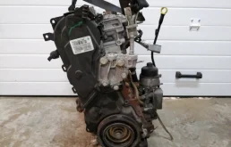 Двигатель без навесного для Ford Kuga 2012 года на фотографиях