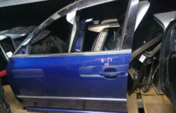 Дверь передняя левая для Volkswagen Passat 2001 года на фотографиях