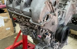 Двигатель без навесного для Porsche Macan 2023 года на фотографиях