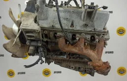 Двигатель без навесного для Ford Explorer 2000 года на фотографиях