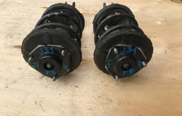 Амортизатор передний левый для Nissan Teana 2004 года на фотографиях