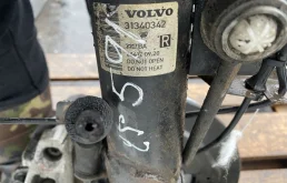 Амортизатор передний правый для Volvo S80 2008 года на фотографиях