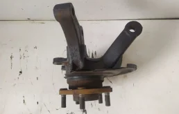 Кулак поворотный левый для Nissan X-Trail 2001 года на фотографиях