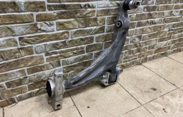 Рычаг передний правый нижний для Volvo XC90 2018 года на фотографиях