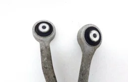 Кулак поворотный левый для Audi A6 2013 года на фотографиях