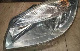 Фара левая для Skoda Fabia 2009 года на фотографиях