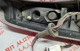 Фонарь внешний правый для Nissan X-Trail 2005 года на фотографиях