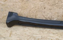 Накладка порога левая для Toyota Land Cruiser 2008 года на фотографиях