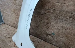 Крыло правое для Toyota Land Cruiser 2008 года на фотографиях