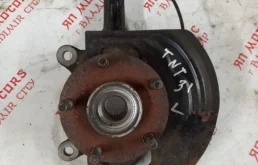 Кулак поворотный левый для Nissan X-Trail 2012 года на фотографиях