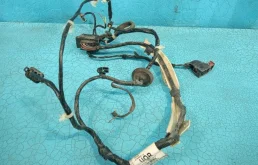 Уплотнитель передней правой двери для Opel Astra 2008 года на фотографиях