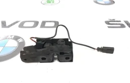 Замок капота для Skoda Octavia 2006 года на фотографиях