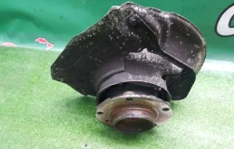 Кулак поворотный левый для BMW 5er 2000 года на фотографиях