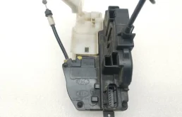 Уплотнитель передней правой двери для Kia Ceed 2007 года на фотографиях