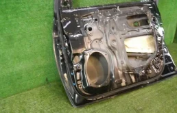 Дверь передняя правая для Toyota Land Cruiser 2021 года на фотографиях