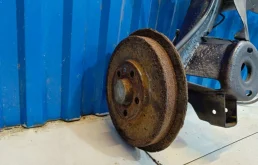 Задняя балка для Skoda Octavia 2000 года на фотографиях