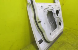 Дверь передняя левая для Land Rover Discovery 2017 года на фотографиях