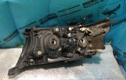 Фары для Toyota Land Cruiser 2011 года на фотографиях