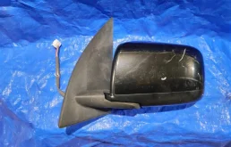 Стекла и зеркала для Nissan X-Trail 2006 года на фотографиях