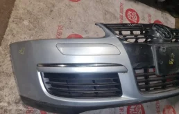Бампер передний для Volkswagen Jetta 2006 года на фотографиях