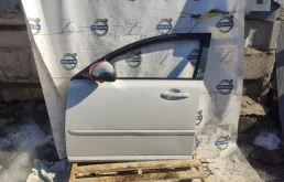 Дверь передняя левая для Volvo S40 2011 года на фотографиях