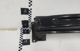 Усилитель заднего бампера для Skoda Octavia 2014 года на фотографиях