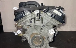 Двигатель без навесного для Ford Explorer 2012 года на фотографиях