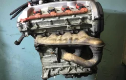 Двигатель без навесного для Audi A4 2001 года на фотографиях