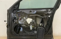 Дверь передняя правая для Audi A6 2012 года на фотографиях