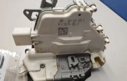 Уплотнитель передней правой двери для Audi A4 2011 года на фотографиях