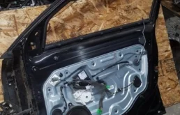 Дверь передняя правая для Volvo S40 2004 года на фотографиях