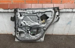 Двери для Subaru Forester 2004 года на фотографиях