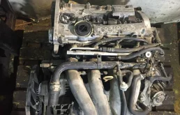 Двигатель без навесного для Audi A4 1996 года на фотографиях