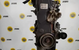 Двигатель без навесного для Ford Kuga 2012 года на фотографиях