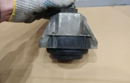 Подушка двигателя передняя левая верхняя для BMW 3er 2019 года на фотографиях