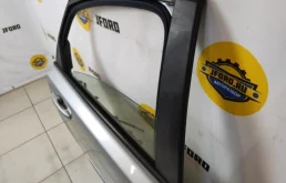 Дверь задняя правая для Volvo S40 2005 года на фотографиях