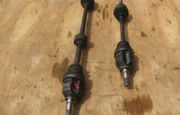 Привод передний правый для Toyota Avensis 2000 года на фотографиях