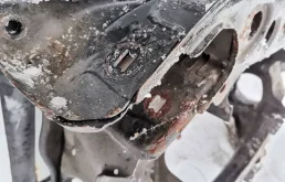 Подрамник двигателя для Mercedes-Benz S class 2011 года на фотографиях